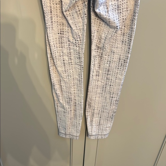 Lululemon wunder under highrise leggings sz 2 - Picture 5 of 6